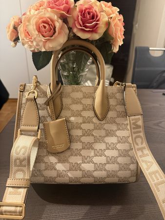 Michael Kors Tasche mit Strasssteinen