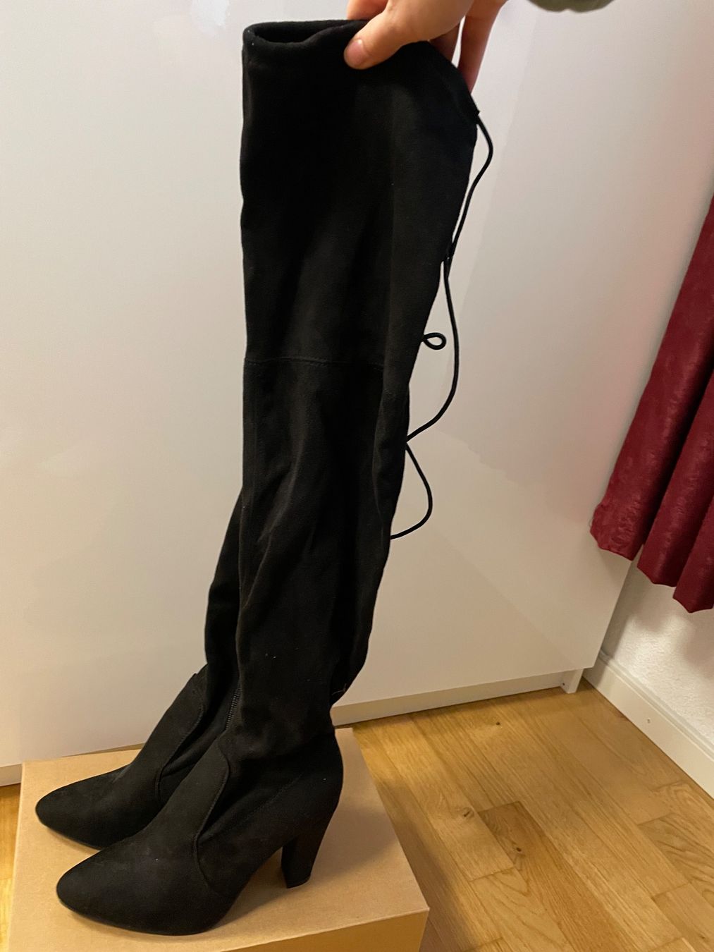 Scarpe da donna: Elegante Overknee Stiefel, schwarz – Usato da Recherswil venduto da Kaltrina10
