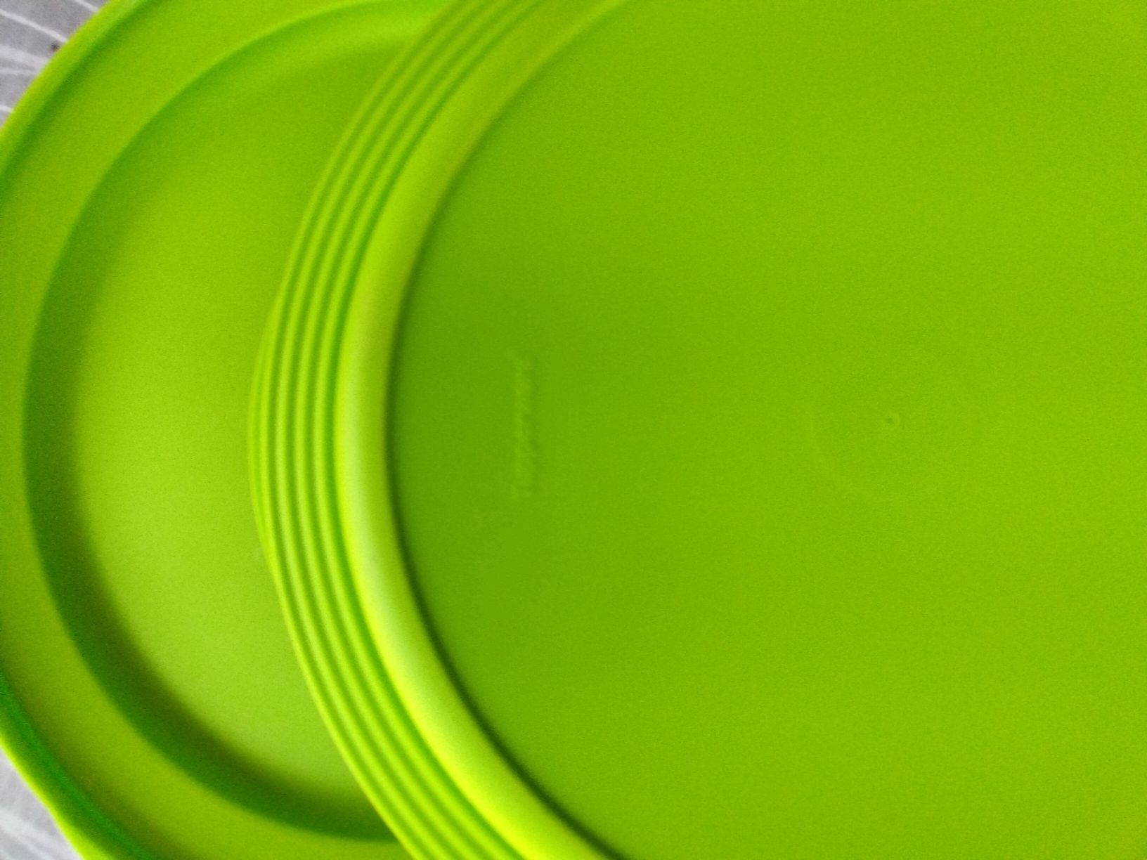 Tupperware Teller: TUPPERWARE 2 PICKNICK TELLER – Gebraucht aus Biel/Bienne von dasi3 2
