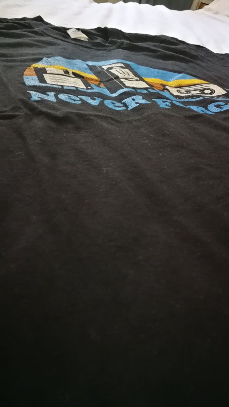 T-shirt: Nostalgic Custom T-shirt Size S/M – Usato da Nyon venduto da Brainoff 1