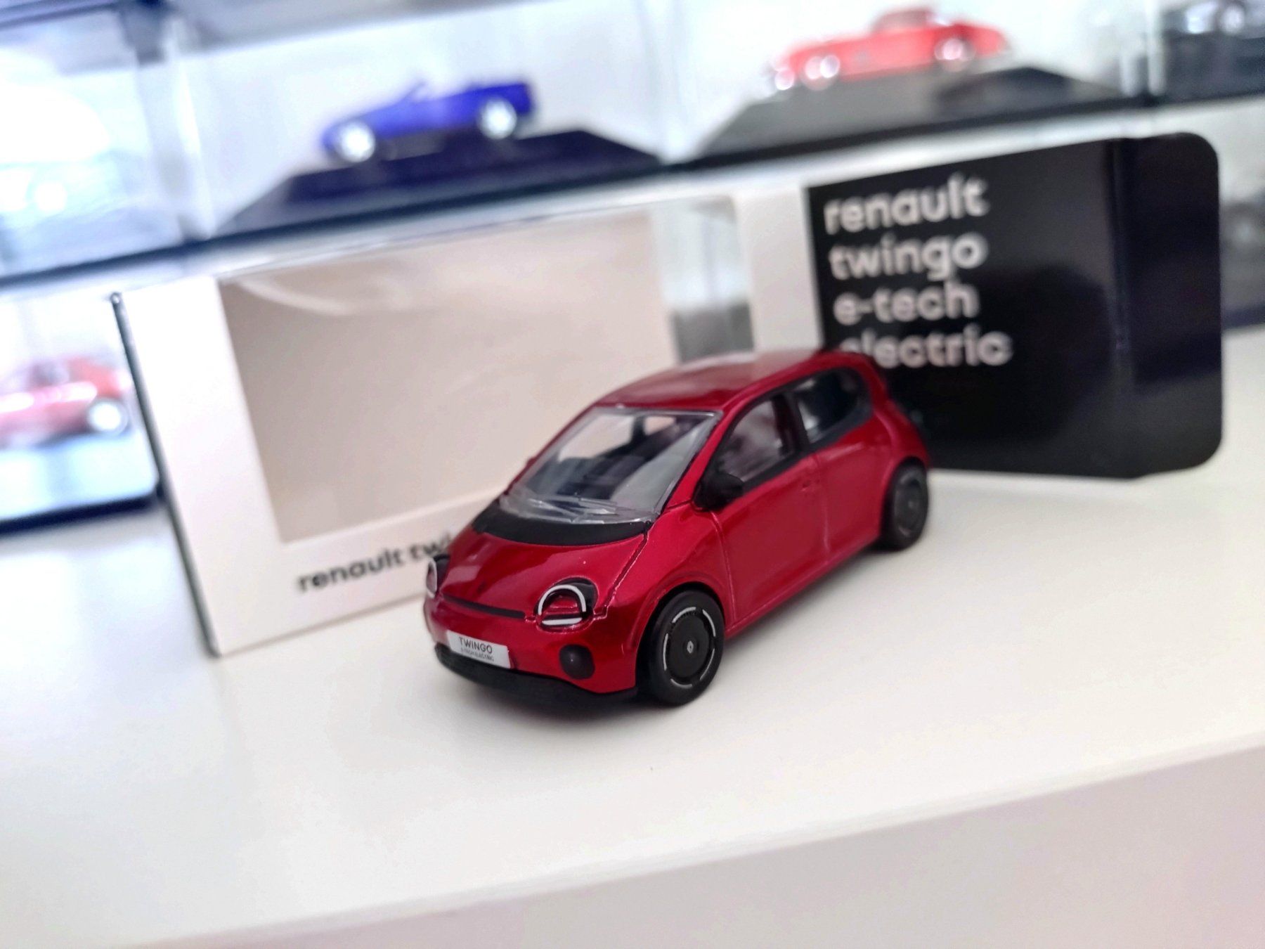 Norev Modellautos: RENAULT TWINGO E-TECH - Modell Norev 1:64 – Neu und originalverpackt aus Viganello von CARLiteratur 1