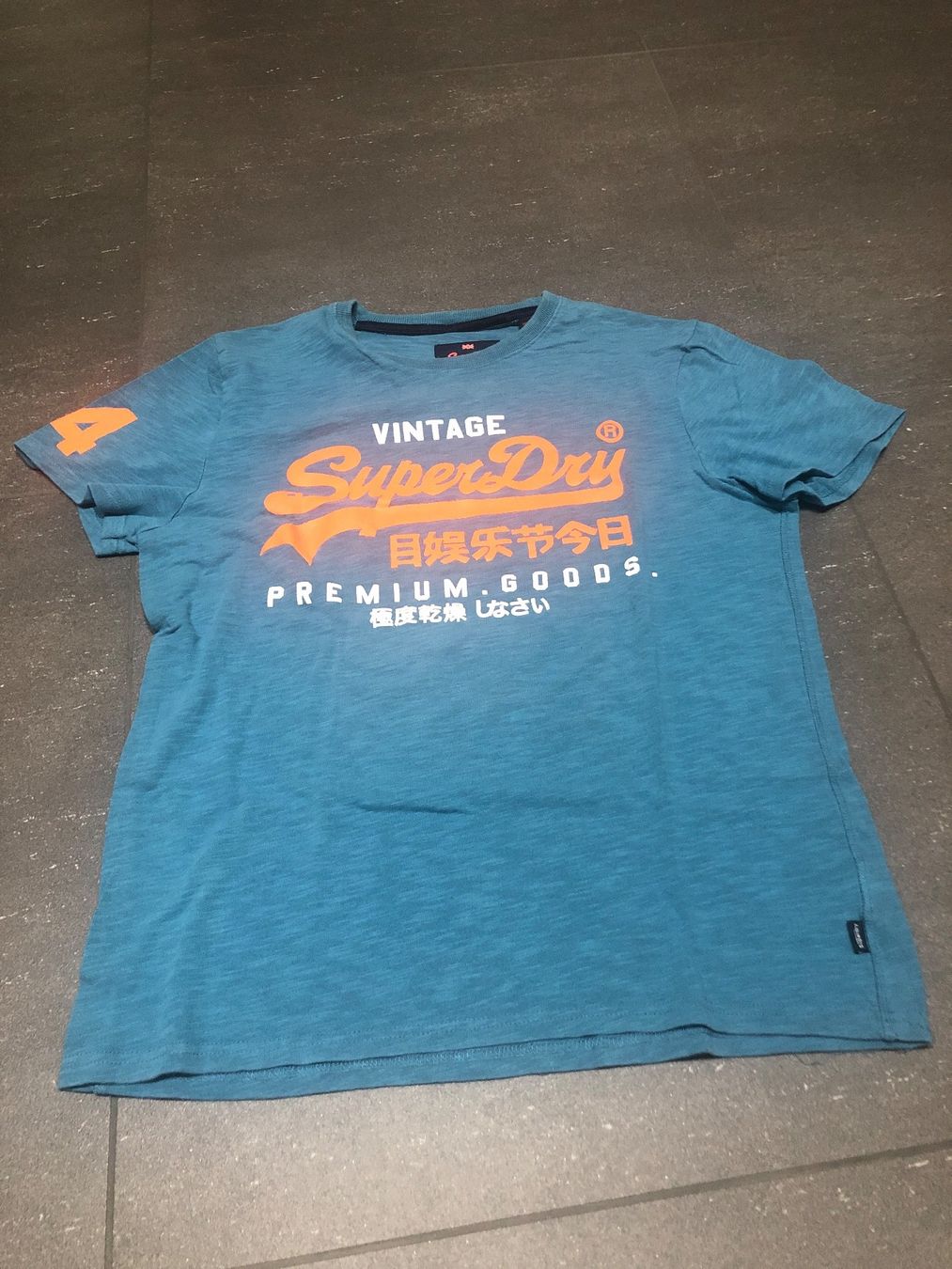 T-shirt: Superdry Tshirt - Gr 2xl – Usato da Vilters venduto da markus_85