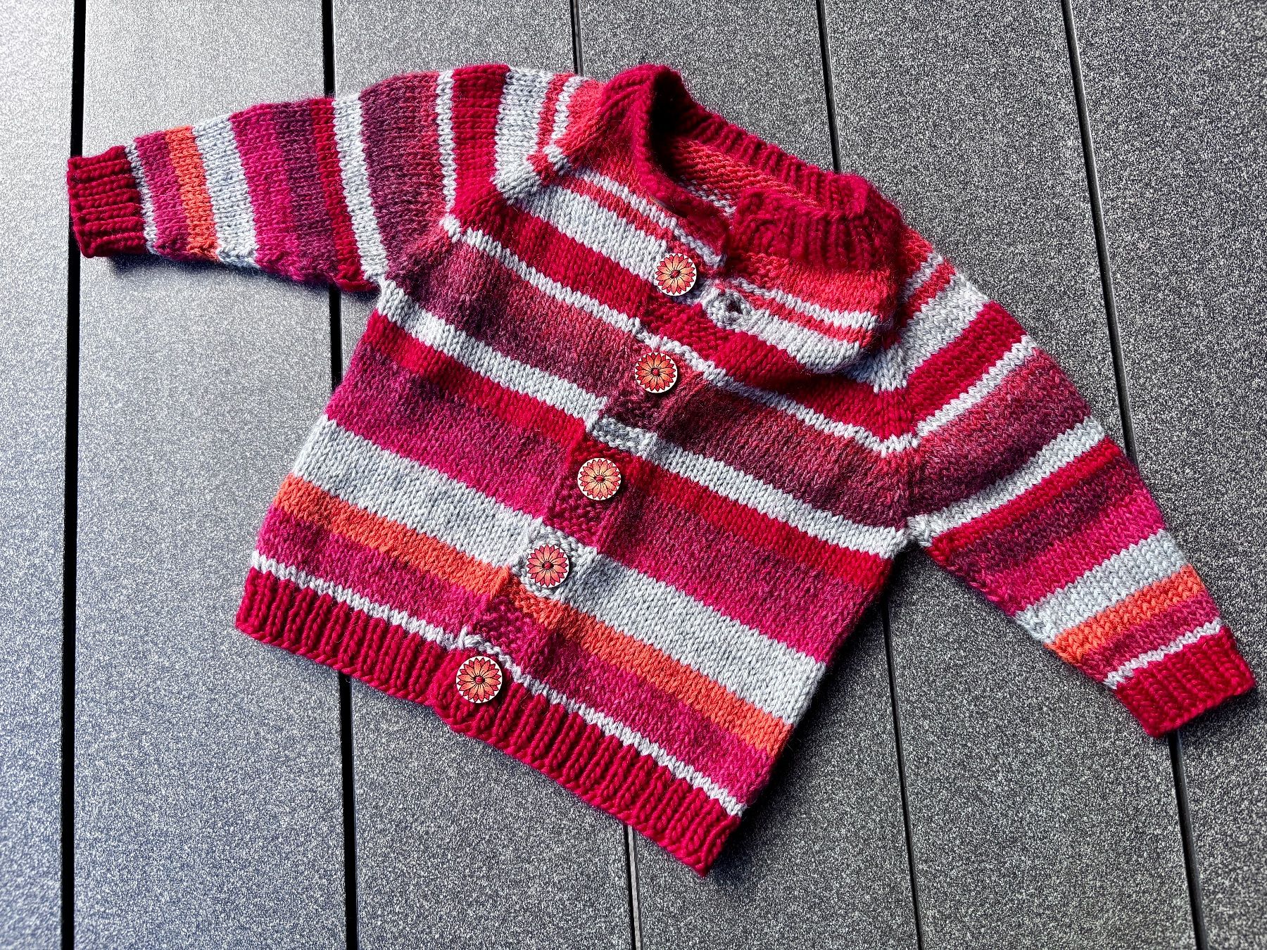 Giacche & Cappotti: Kinderstrickjacke, Bunte Strickjacke, handgestrickt – Nuovo e nell'imballaggio originale da Fislisbach venduto da handglismet 3