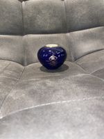 Blaue Kugelvase mit Golddekor