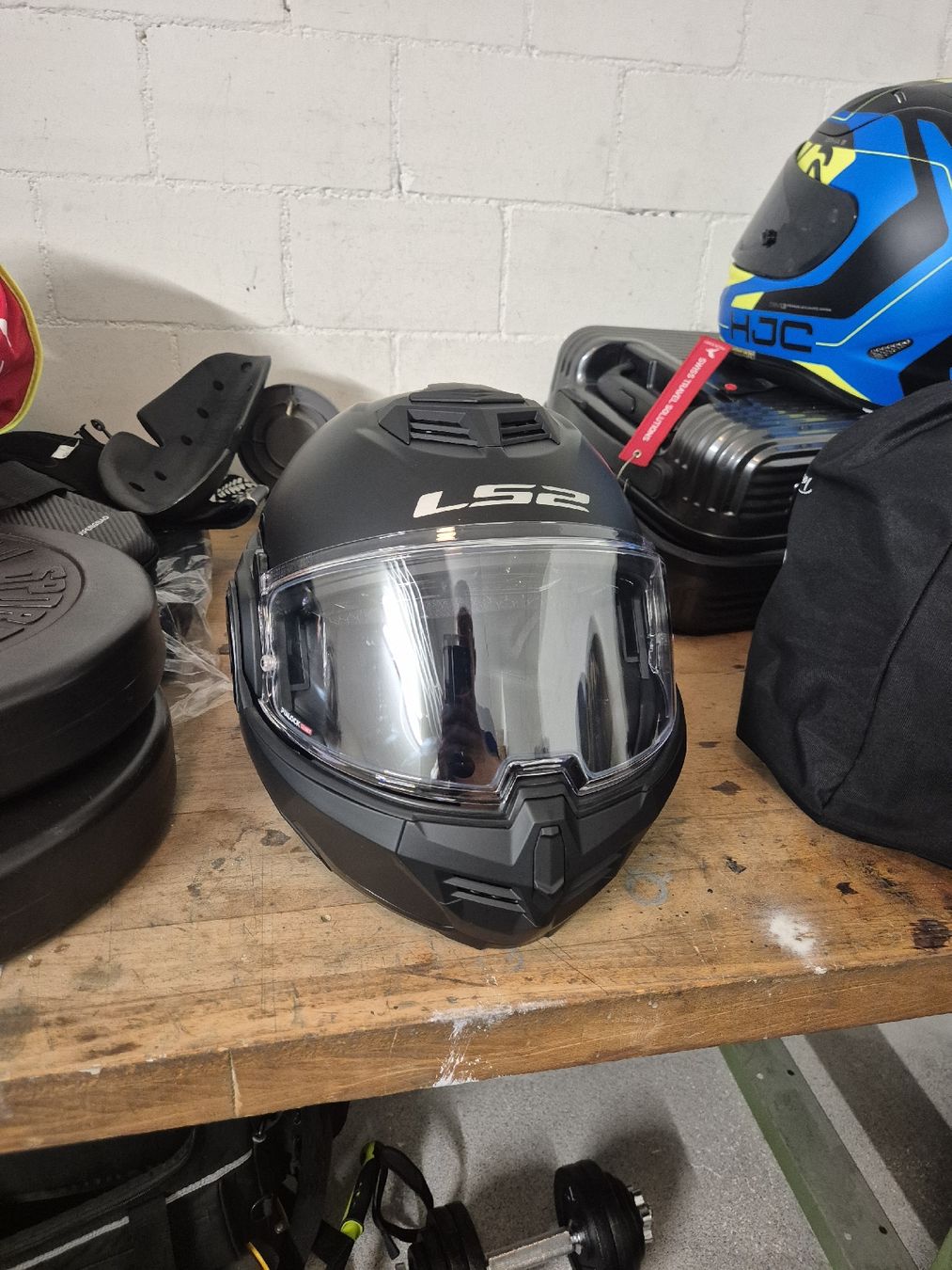 Casques & visières: Neuwertiger LS2 Helm – Neuf (Voir description) à Tuggen par Patrick820
