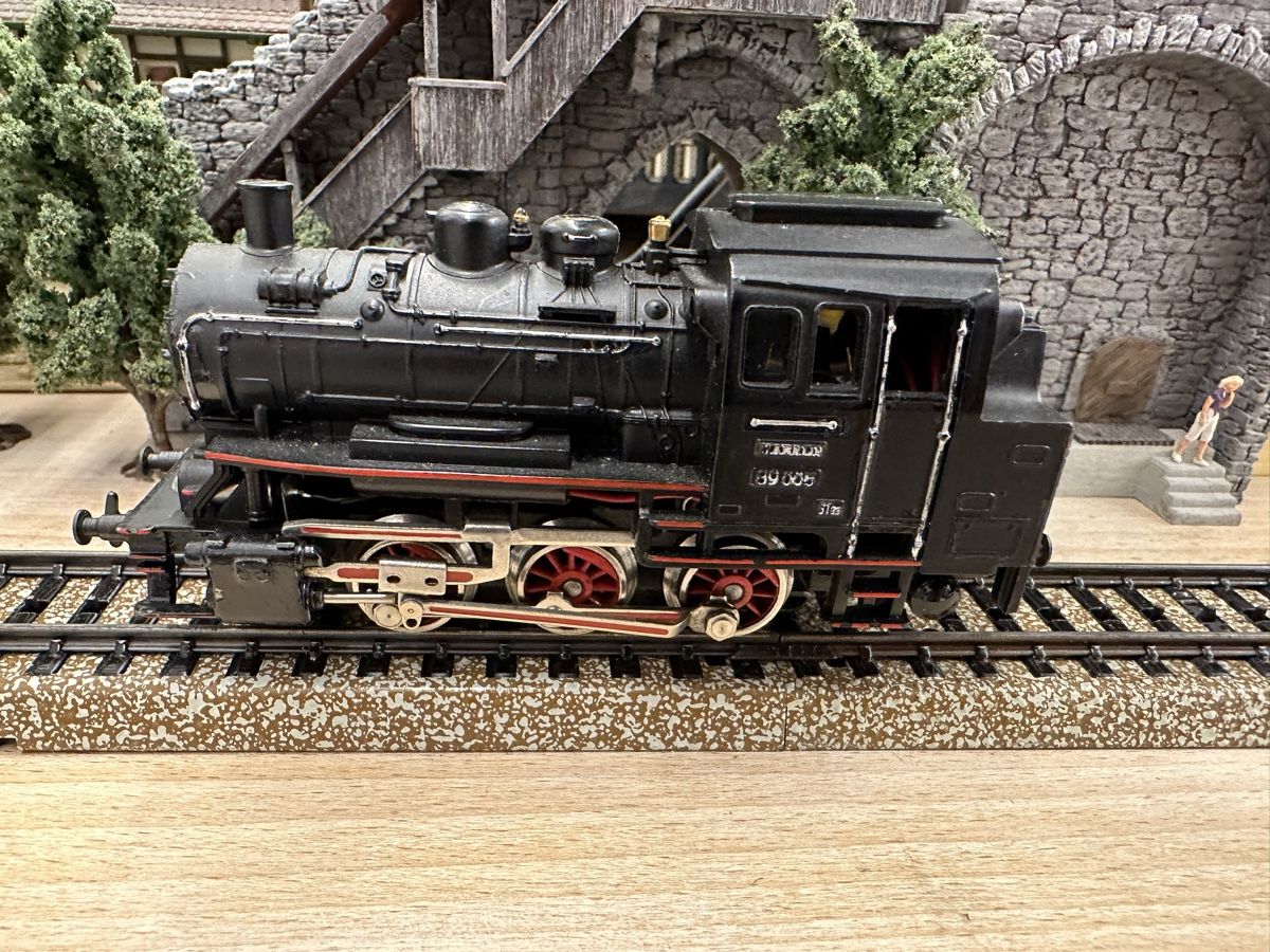 Märklin Modelleisenbahnen: Märklin 3000 DB BR 89 gesupert – Gebraucht aus Lupsingen von New-Haven 1