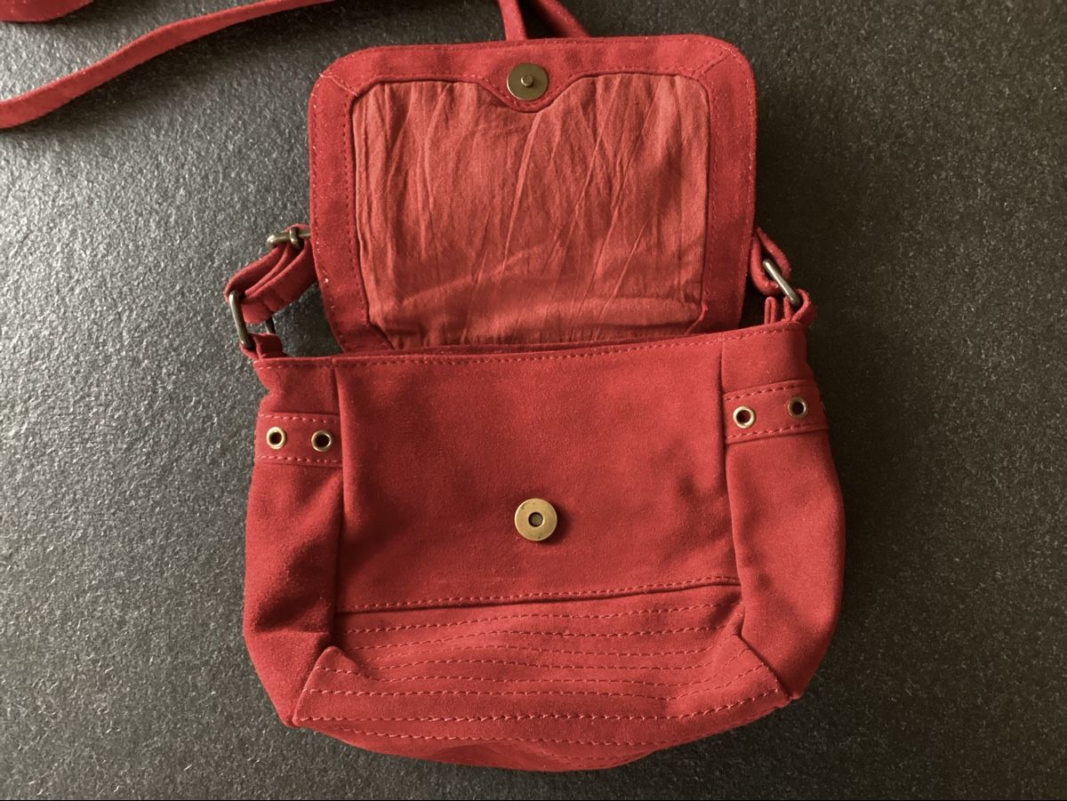 Taschen für Damen: Wildledertasche rot – Gebraucht aus Ittigen von franzis6 1