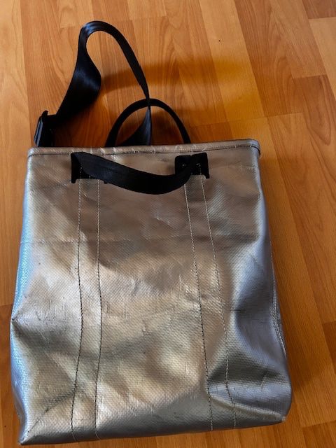 Sacs: Freitag Tasche Leland silber – D'occasion à Busswil TG par Oais0 3