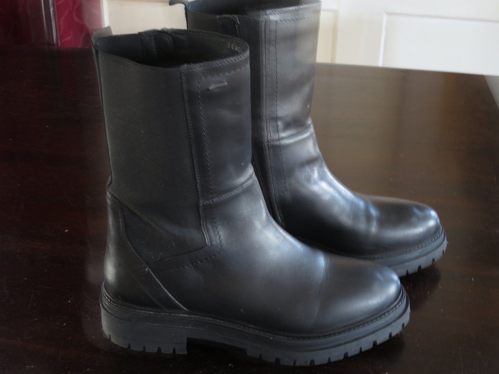 Geox Scarpe da donna: Geox Stiefel schwarz Gr. 40/40.5 – Usato da Beromünster venduto da Balibon 1