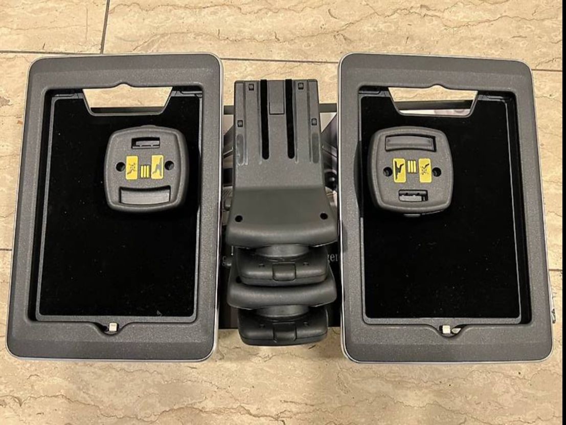 Staffa per monitor: Supporti iPad Mercedes – Usato da Soazza venduto da RM-77 3