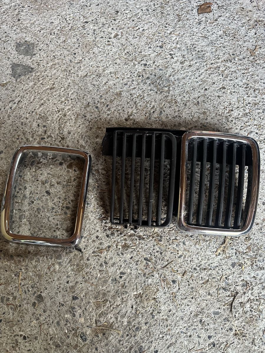 BMW Tutti pezzi di ricambio auto: Kühlergrill/Nieren BMW e30 – Difettoso da Flumserberg-Portels venduto da nca_f79x 1