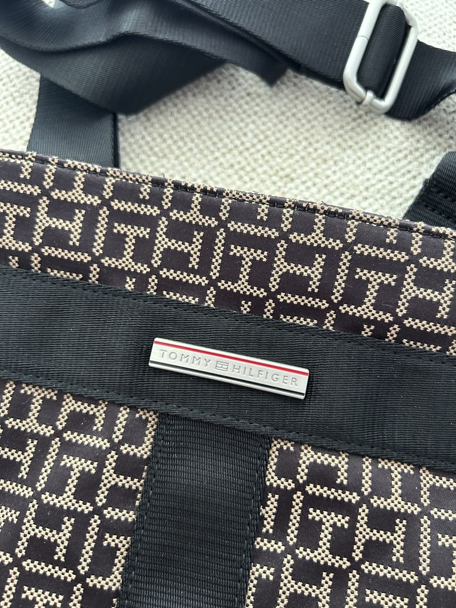 Tommy Hilfiger Sacs femmes: Tommy Hilfiger Tasche – D'occasion à Chur par faja7000 1