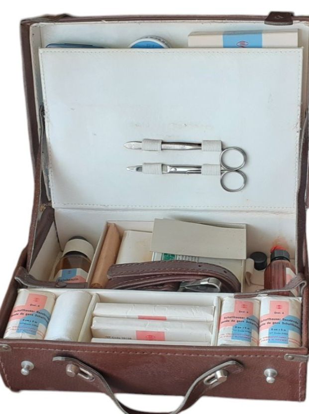 Kit di pronto soccorso: Reiseapotheke 1950er – Usato da Mörschwil venduto da antiksalon 1