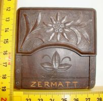 Antiker, geschnitzter Holz-Taschenuhrenständer aus Zermatt