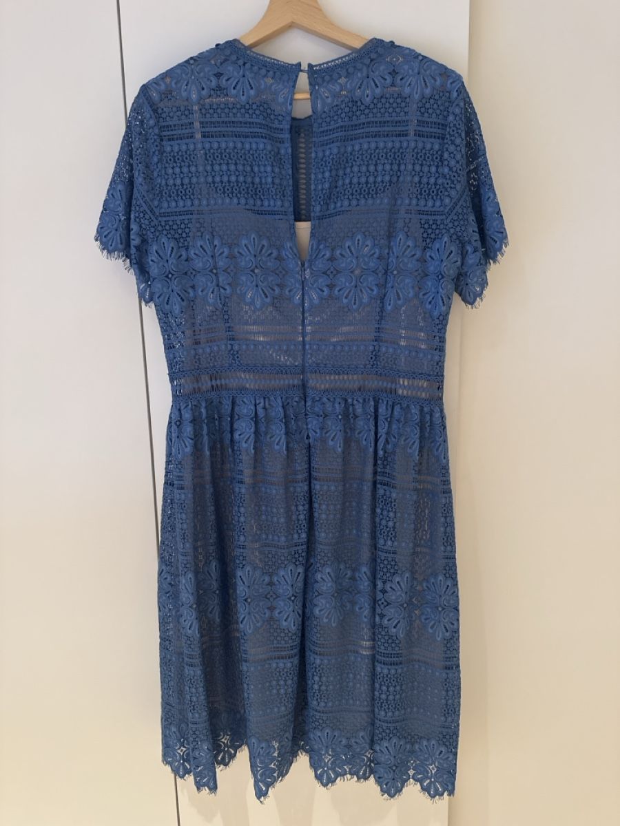 Hallhuber Robes: Kleid blau Spitze Hallhuber – D'occasion à Arni AG par goforluxery 2