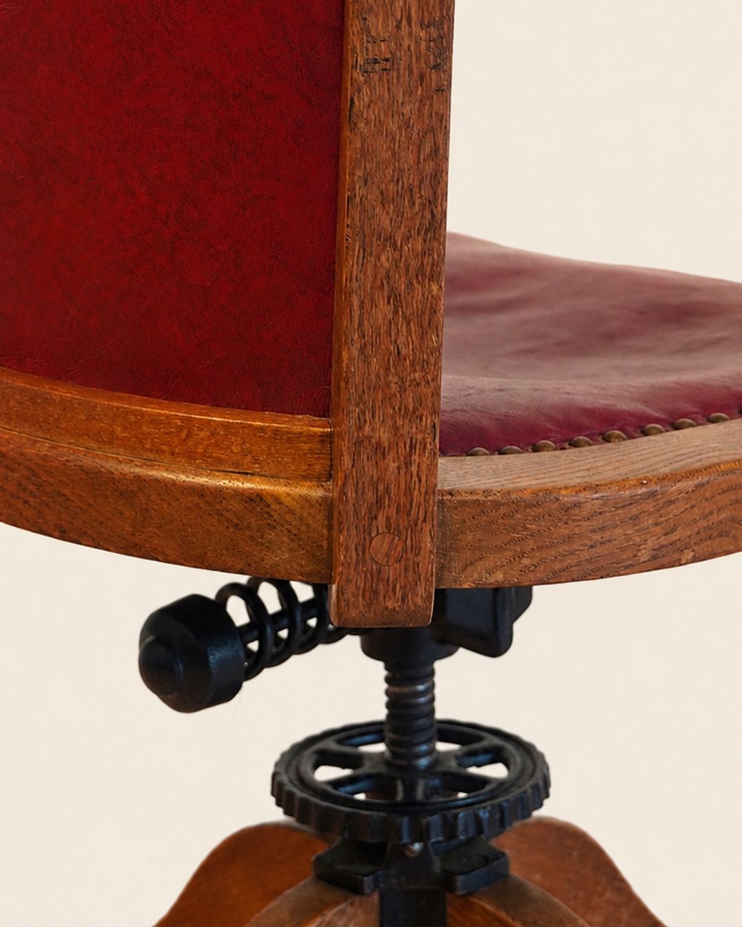 Horgen Glarus Stühle: CHAISE DE BUREAU HORGEN-GLARUS – Gebraucht aus Moutier von Vintage-signature 5