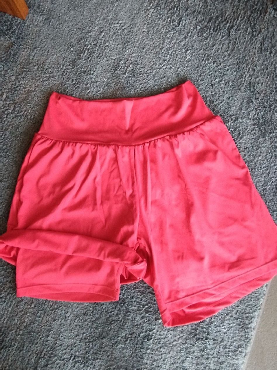 Halara Pantaloni: Halara Shorts, Grösse L, Rot. leicht & elastisch – Usato da Luterbach venduto da Liveyourdream