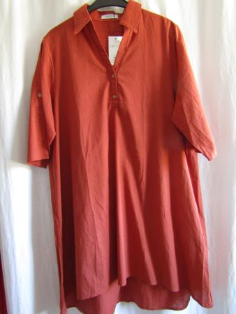 Gr. 46/52, Kleid in Terracotta, Leinenmischung, asymmetrisch