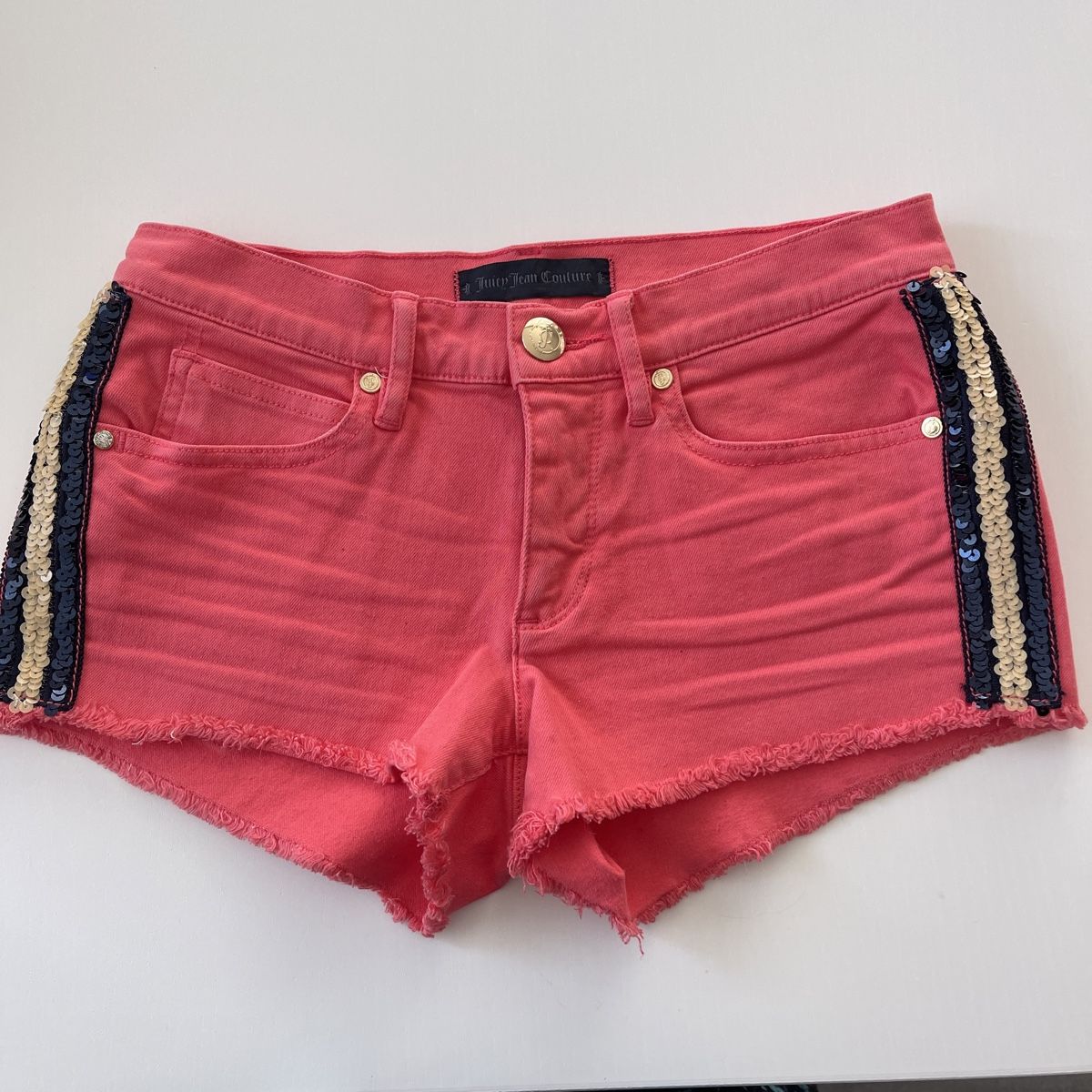 Juicy Couture Pantaloni: Juicy Couture shorts – Nuovo (secondo la descrizione) da Emmen venduto da Avviivva_Com2023