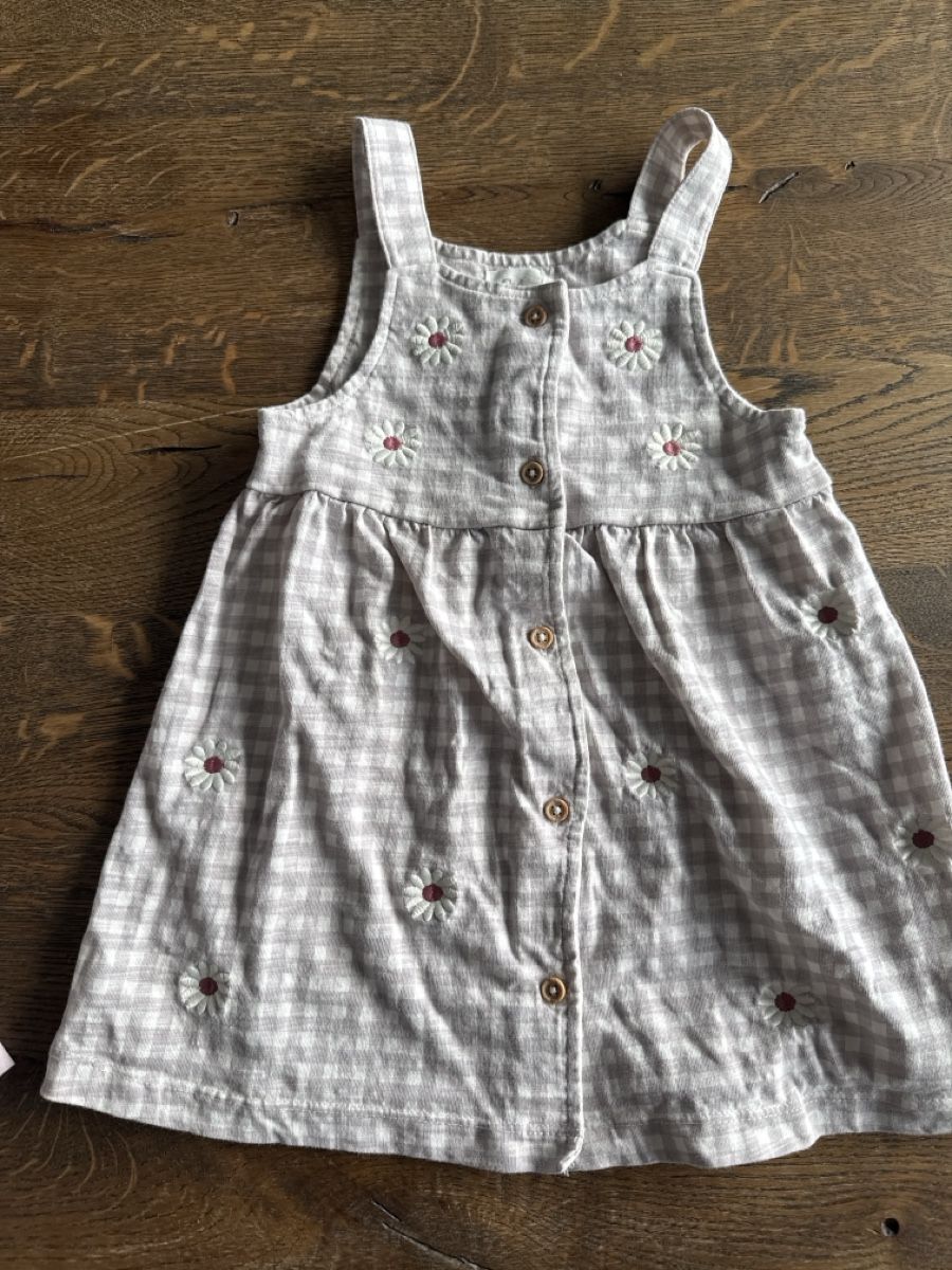 Lotti & Set di vestiti: Kleider Set Mädchen verschiedene Modelle gebraucht – Usato da Zug venduto da sil_82fx 1