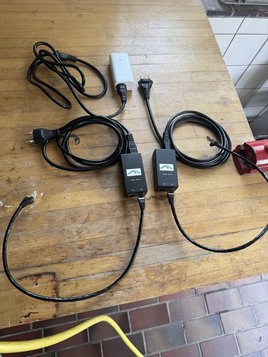 Laufwerke & Adapter: POE‘s WLAN/LAN – Gebraucht aus Bäretswil von Matrix16