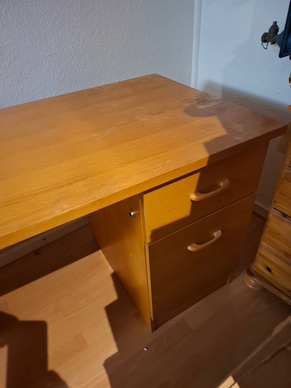 Scrivanie: Schreibtisch mit Schubladen ab Fr 1 – Usato da Birmensdorf ZH venduto da Ducati025 1