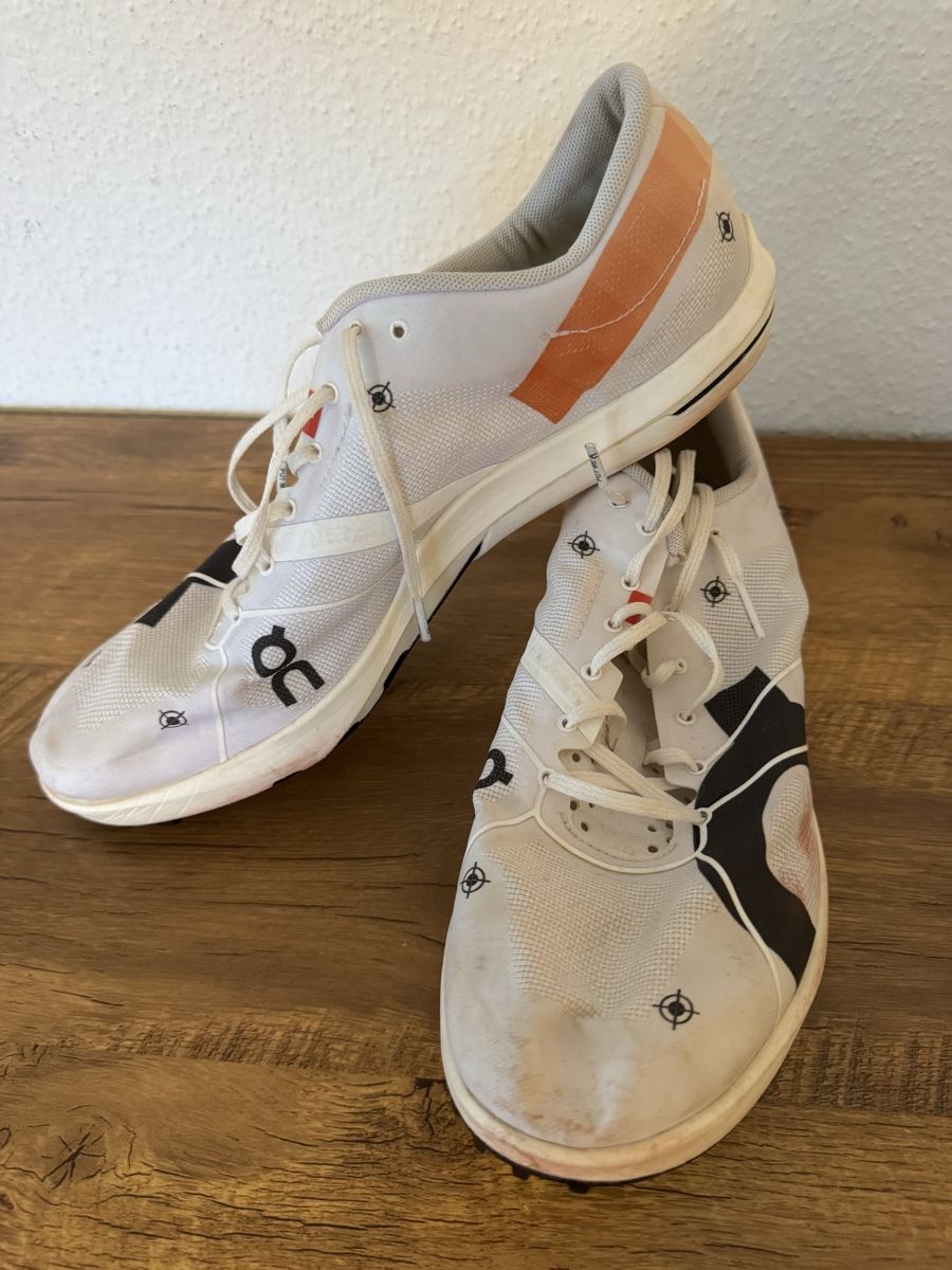 On Herrenschuhe: Chaussures de course à pointes ON, taille 43 – Gebraucht aus Brügg BE von Goob 2