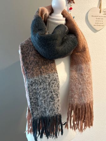 Schal mit Fransen von H & M   216 x 83 cm