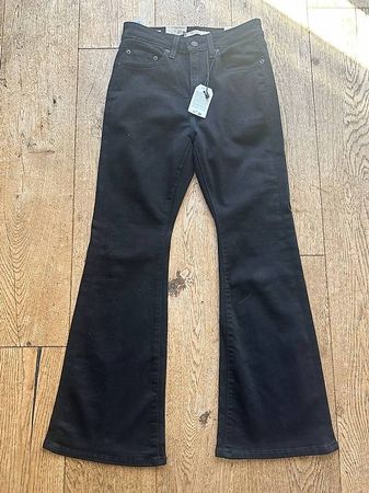 Jean Levis taille 27,neuf 