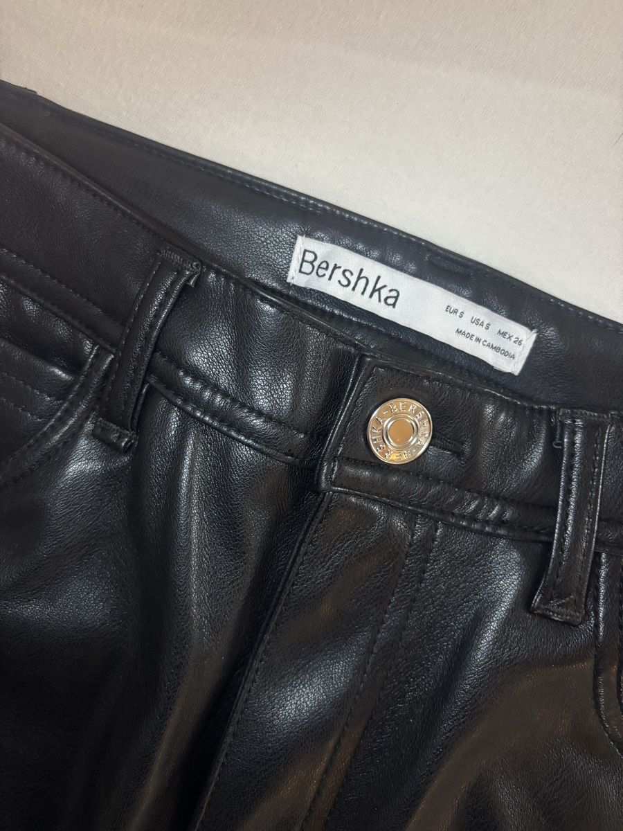 Bershka Pantaloni: pantalon Bershka – Nuovo (secondo la descrizione) da Vouvry venduto da sha_rk5q 2