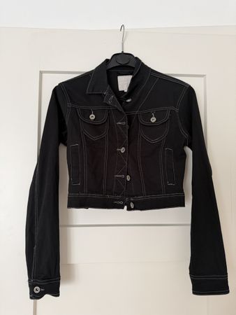 Kurze Jeansjacke schwarz mit Kontrastnaht Grösse 38