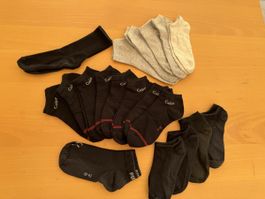 Viele Socken für den Sommer, neuwertig & gut erhalten 12 Paa