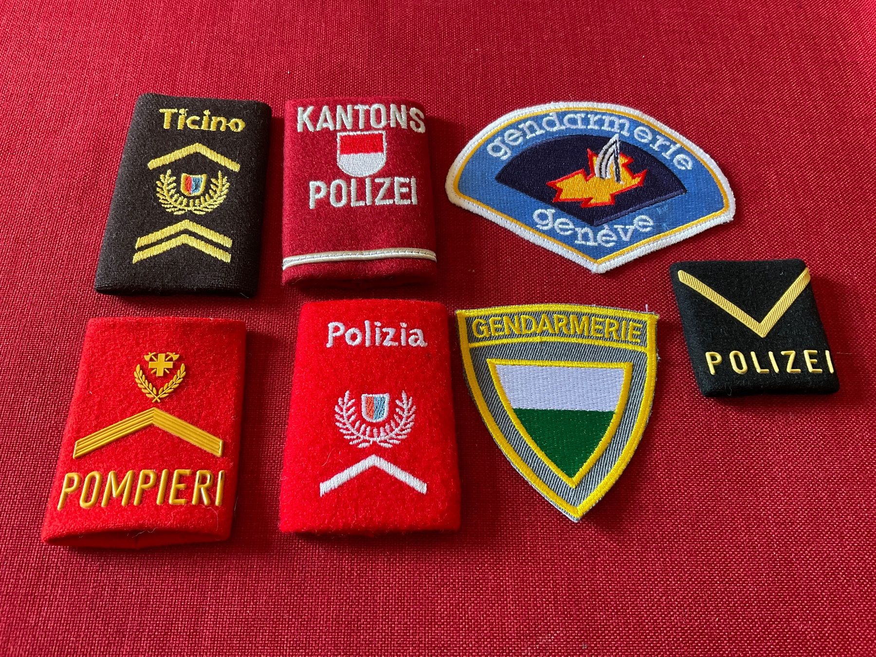 Placchette & Badge: Vintage Polizei Abzeichen – Usato da Lugano venduto da Persepolis