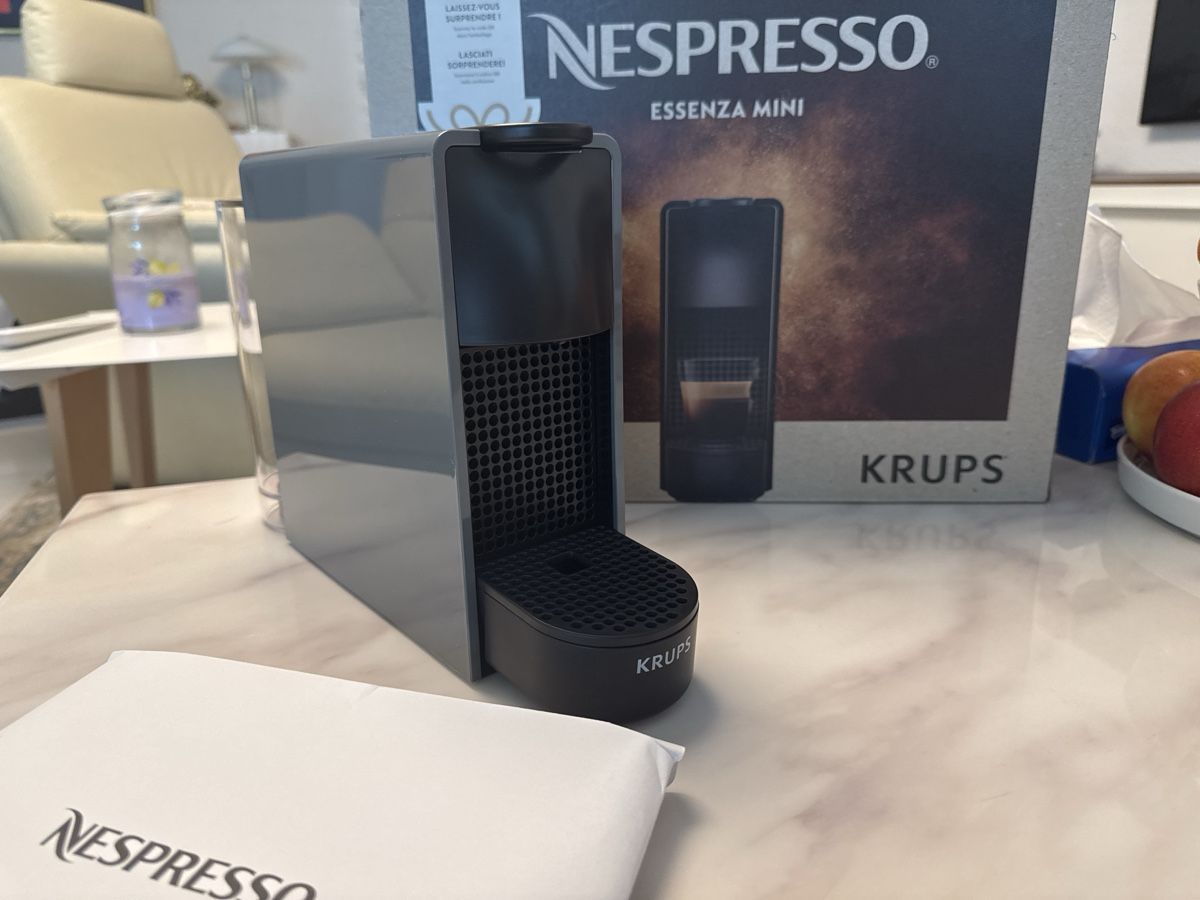 Krups Macchine per caffè & Macchine per espresso: Essencza mini- nespresso – Nuovo (secondo la descrizione) da Glattbrugg venduto da prod01 1