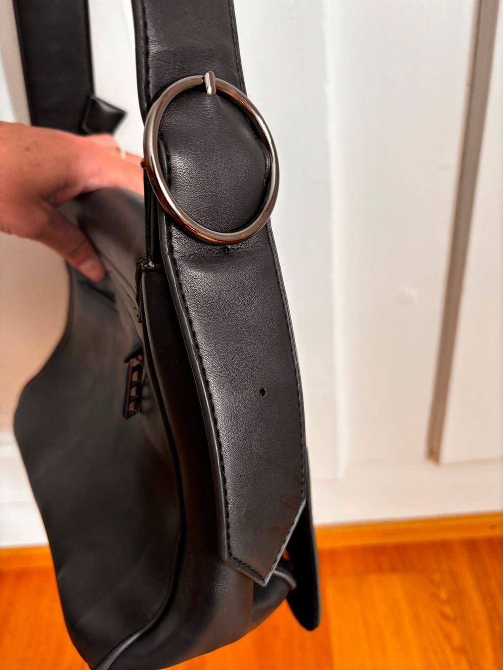 Taschen für Damen: Sac à bandoulière noir – Gebraucht aus Romainmôtier von val_r8sn 6