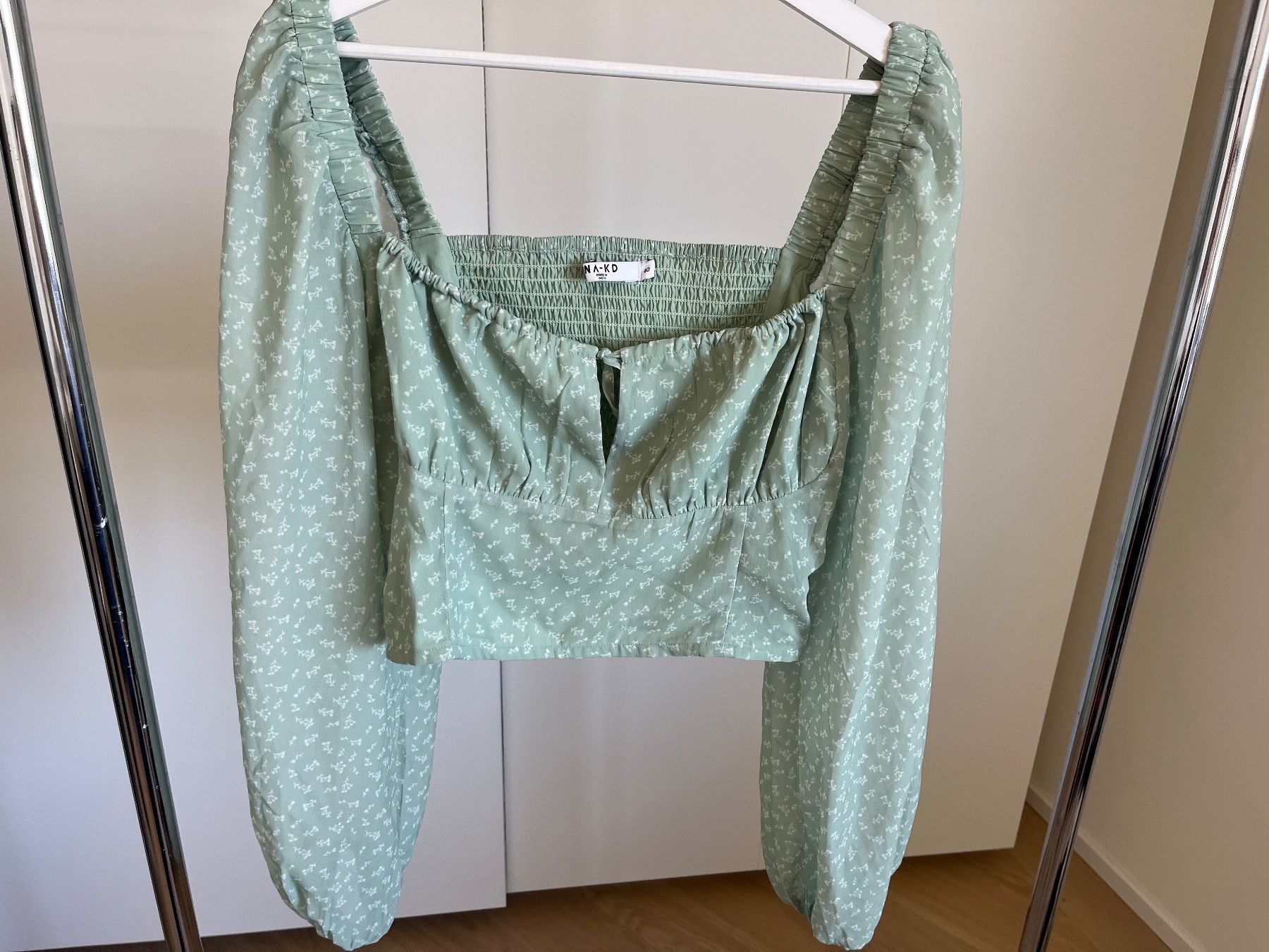 Na-kd Camicette: NA-KD Bluse, Gr. 40, hellgrün mit Blumenmuster – Usato da Zürich venduto da Estelle_C