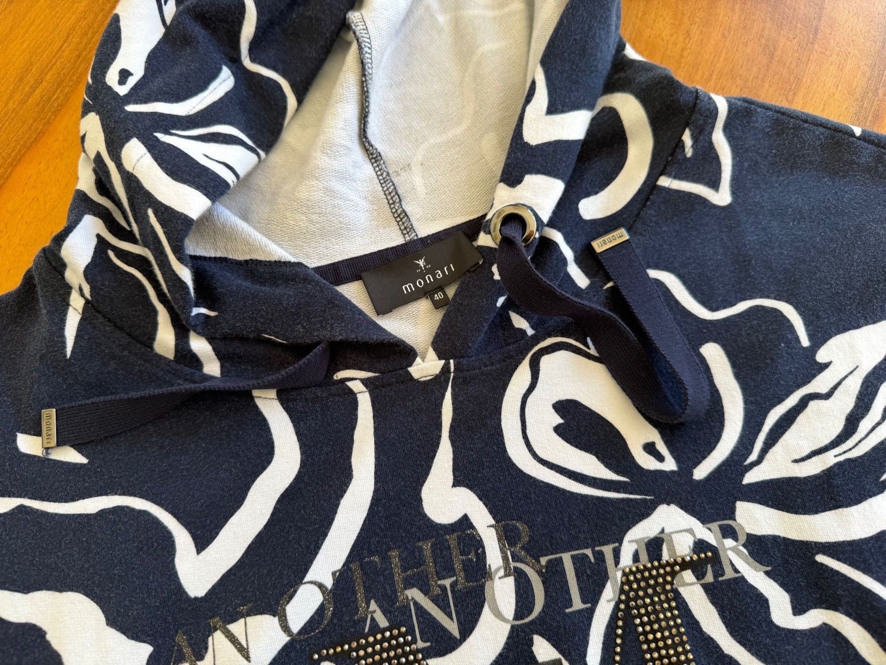 Monari Vestiti: MONARI cooles Kapuzenkleid mit Statement Gr. 40 – Usato da Meiringen venduto da snahhanssnah 2