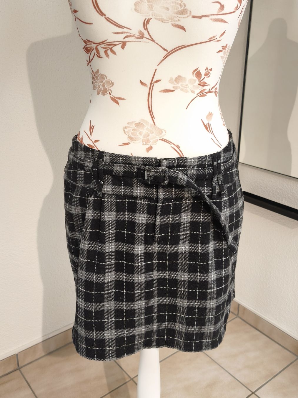 Zebra Gonne: Rock mit Karomuster, Grösse L, warm & gemuetlich! – Nuovo (secondo la descrizione) da Emmetten venduto da SecondhandSiska