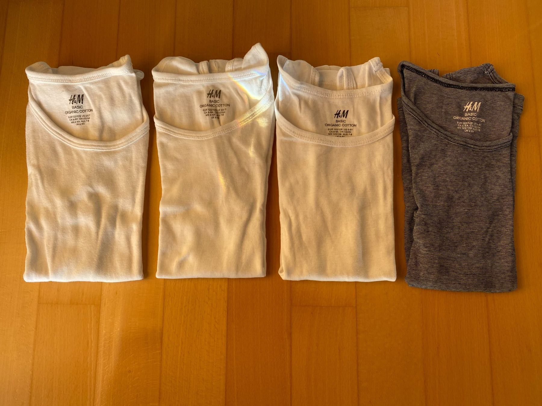 H&M Biancheria intima: 4 Unterleibchen Grösse 122 – Usato da Wagen venduto da 20Ricola18