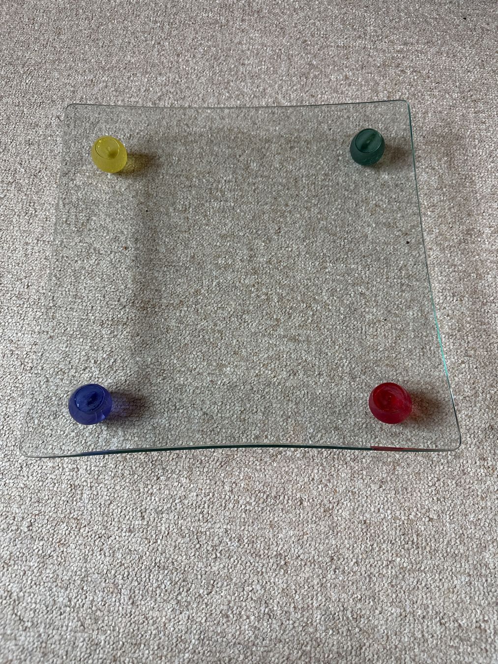 Gläser: Glasschale Quadrat mit 4 farbigen Kugeln – Gebraucht aus Buchs AG von tifena