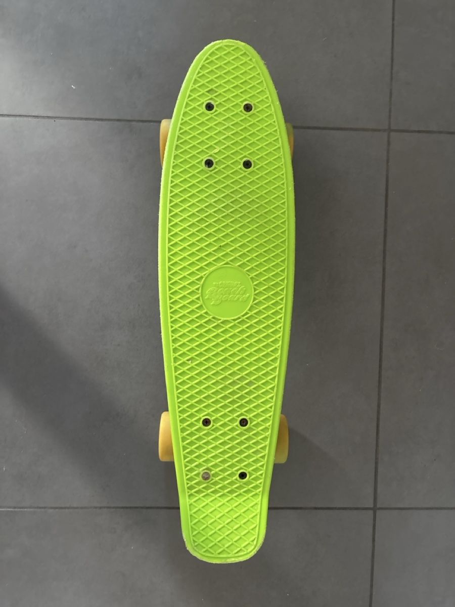 Penny Skateboards Skateboards: Cruiser Skateboard Neongrün – Gebraucht aus Hämikon von Sydney78