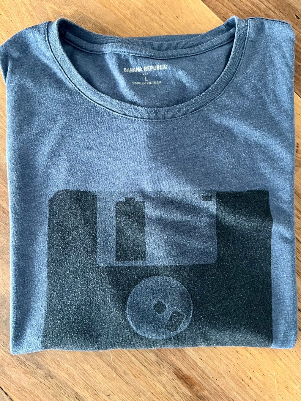 Banana Republic T-shirt: Banana Republic T-Shirt L Blau Diskette Remember When Graphi – Usato da Rapperswil SG venduto da Keller_Pipo