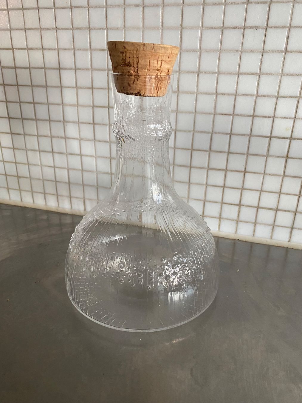 Iittala Caraffe: Karaffe Iittala Niva Glaskaraffe von Tapio Wirkkala – Usato da solothurn venduto da soko75