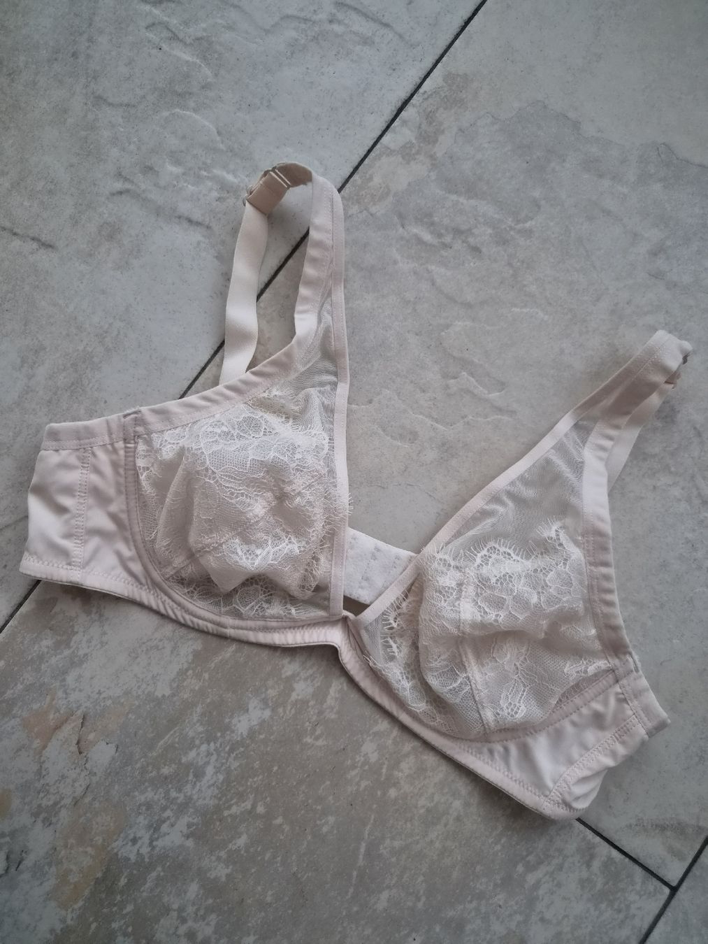 Altra biancheria intima: Damen BH Spitze beige Grösse 85B, transparent  – Usato da Niederrohrdorf venduto da Miripfiri