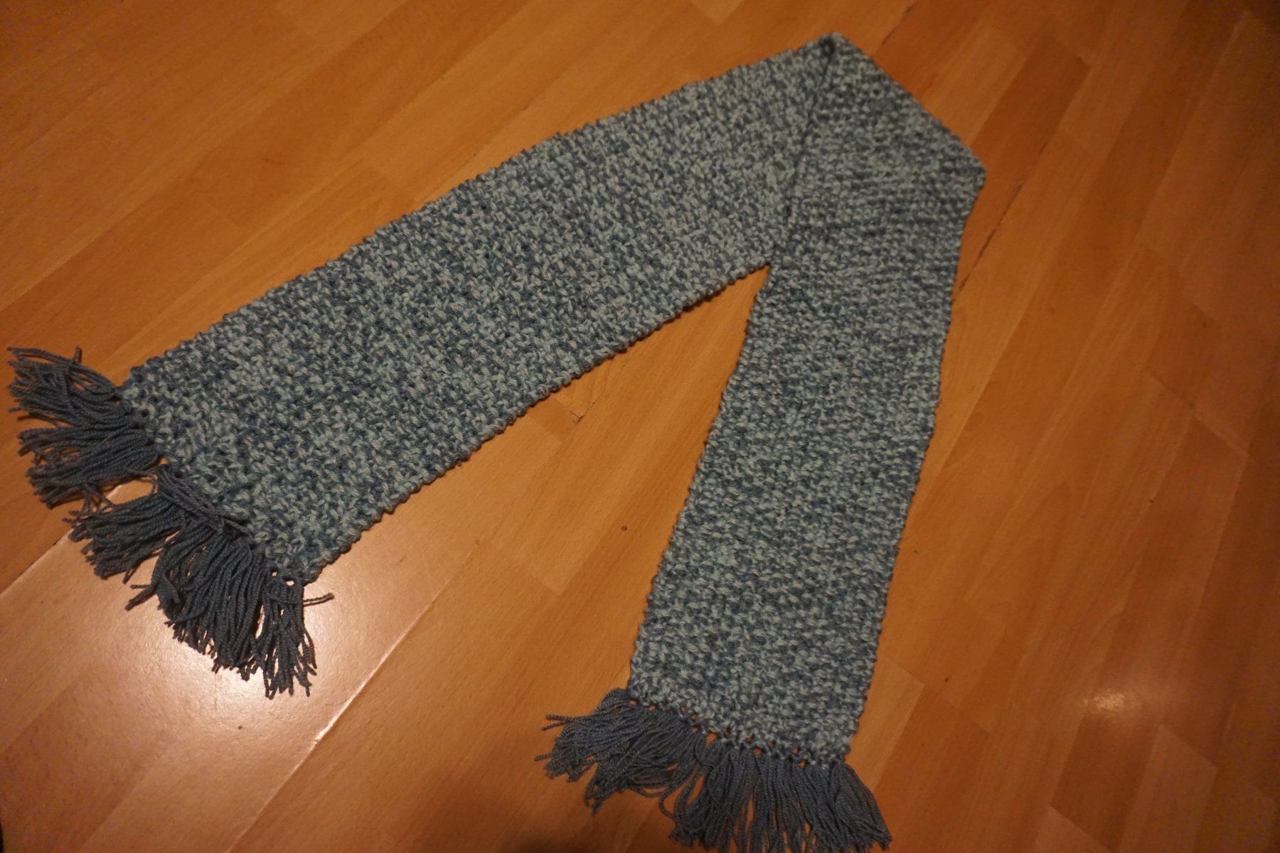 Foulards, Tücher & Schals: Handgestrickter, warmer Schal mit Fransen, Winter-Look – Gebraucht aus Zürich von einalemjena