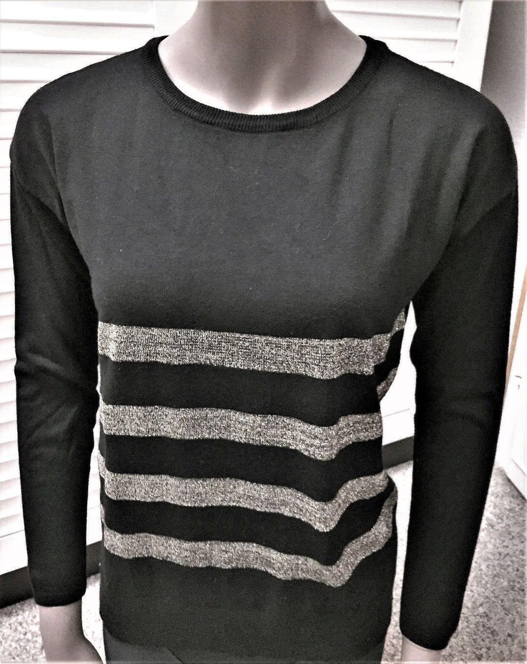 Maglioni & Felpe: Feinstrick Pullover schwarz, Lurexstreifen, GrS 36-38 – Usato da Adliswil venduto da eri.40