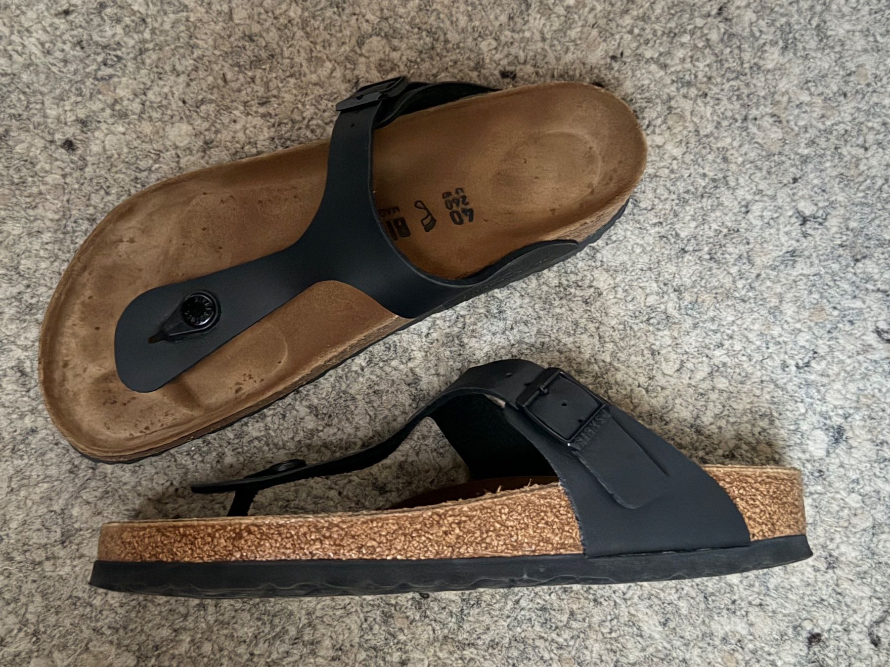 Birkenstock Chaussures femmes: Birkenstock Gizeh schwarz Gr. 40 – D'occasion à Wattwil par edel88 2