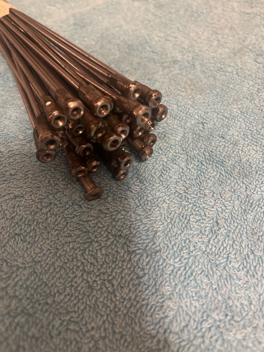 Parti ricambio per ciclomotori: Speichen Länge 188mm Durchmesser 2.5mm – Usato da Fahrni b. Thun venduto da Bergers_occasionen 2
