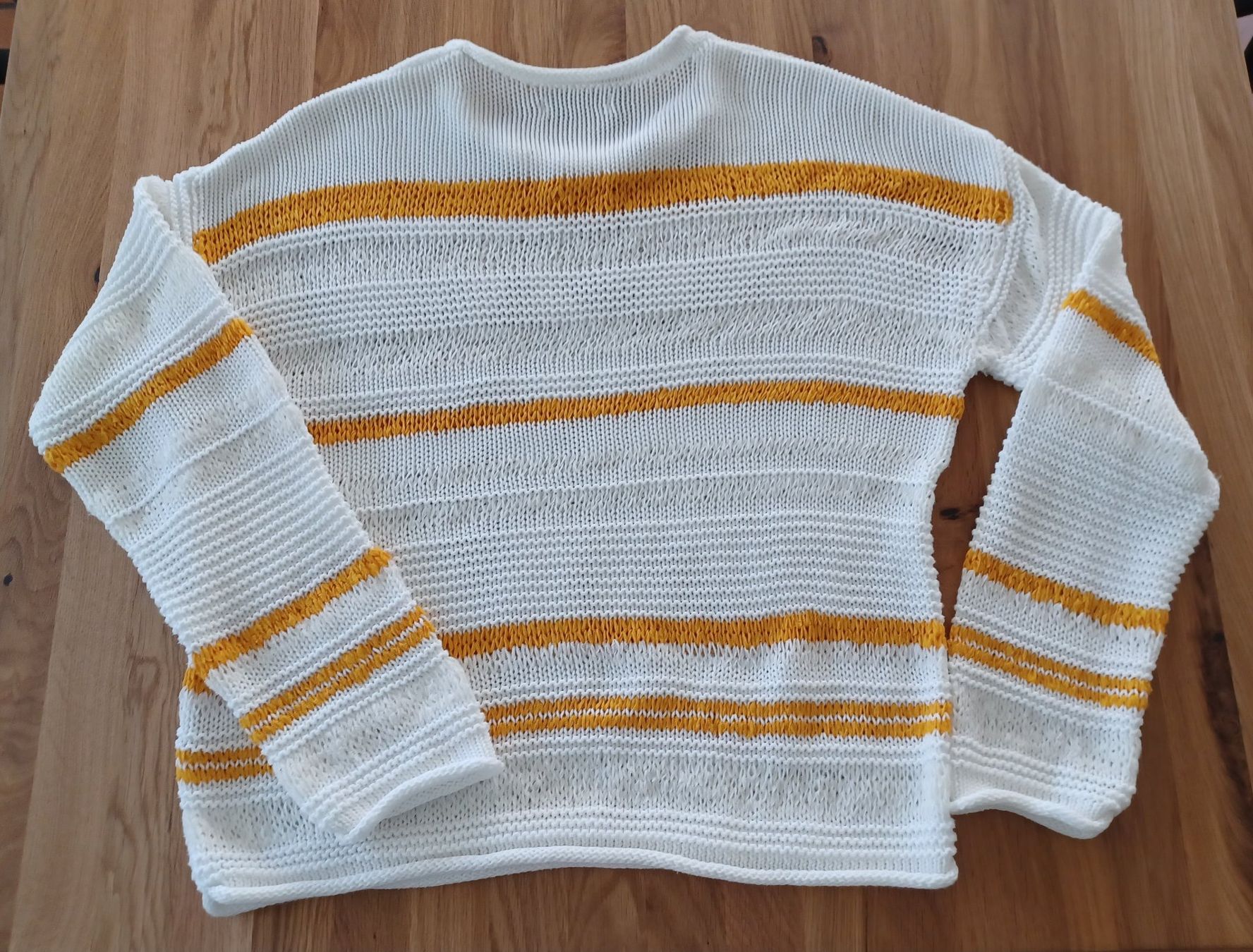 Pulls & Sweat-shirts: Strickpullover weiss gelb gestreift Grösse M – D'occasion à Kriens par IsabelleW0102 1