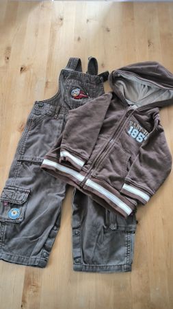 un lot de de 2 vêtements taille 80